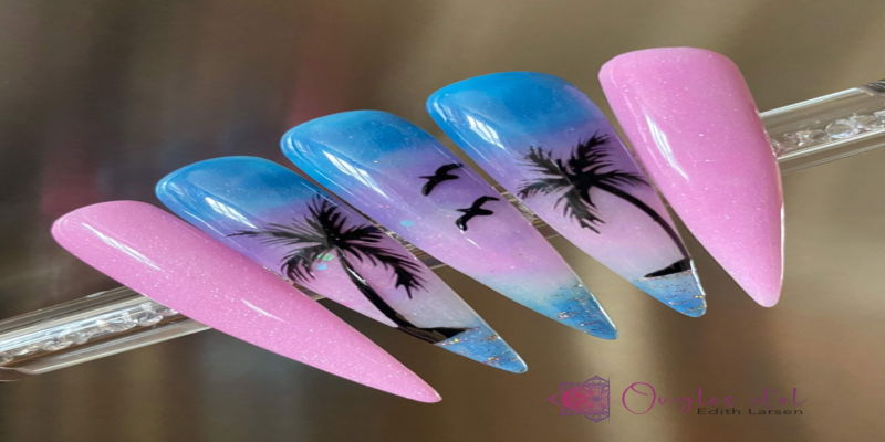 Palm trees nail-art in shades of pink and blue