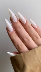 ongles stiletto